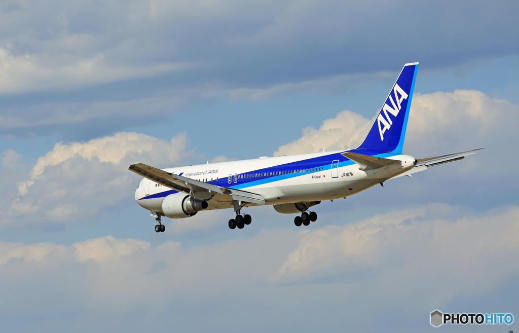 「良い天気」 ANA 767-381 JA617A着陸