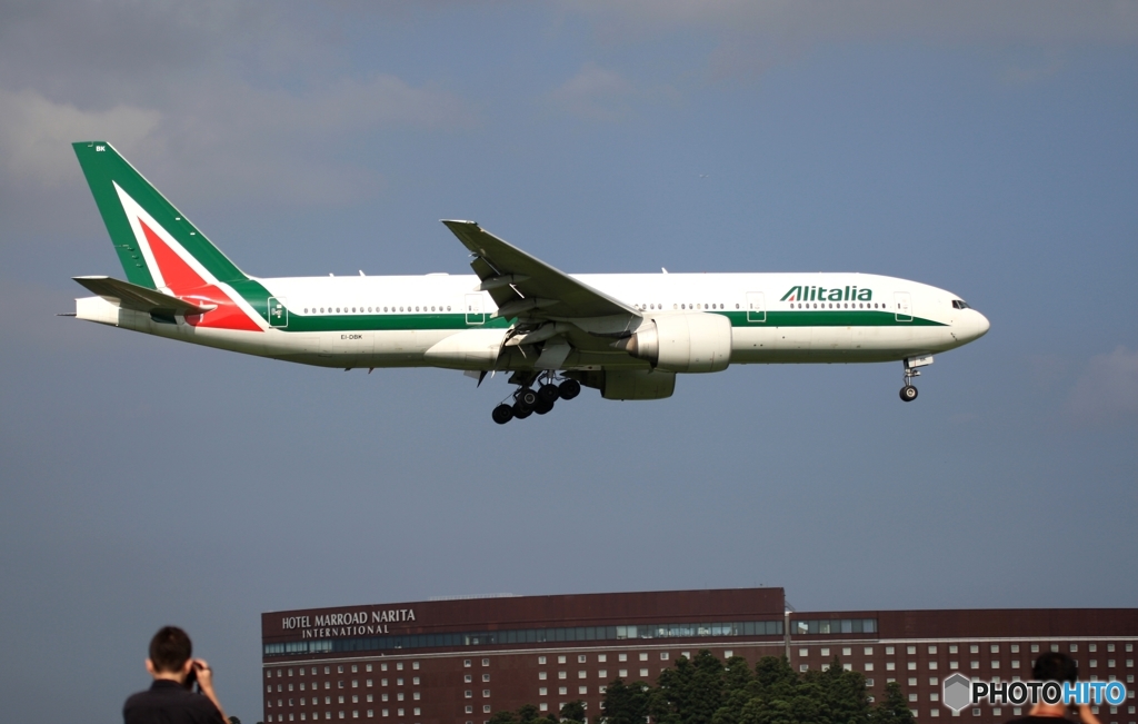 着陸　Alitalia 777-243