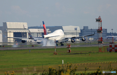 着陸 DELTA 747-400 N668US