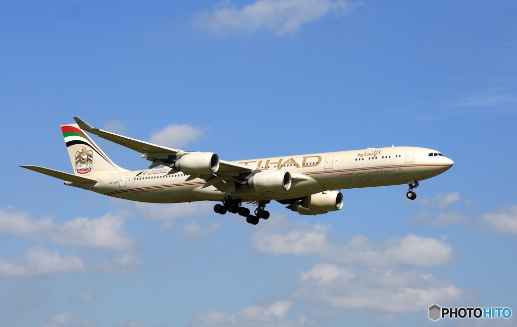 ETIHAD A340-541 A6-EHB 到着　