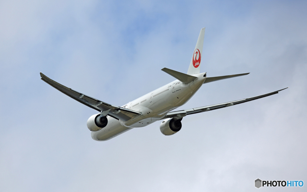 飛び立ち　JAL 777-281 JA742J