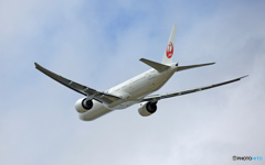 飛び立ち　JAL 777-281 JA742J