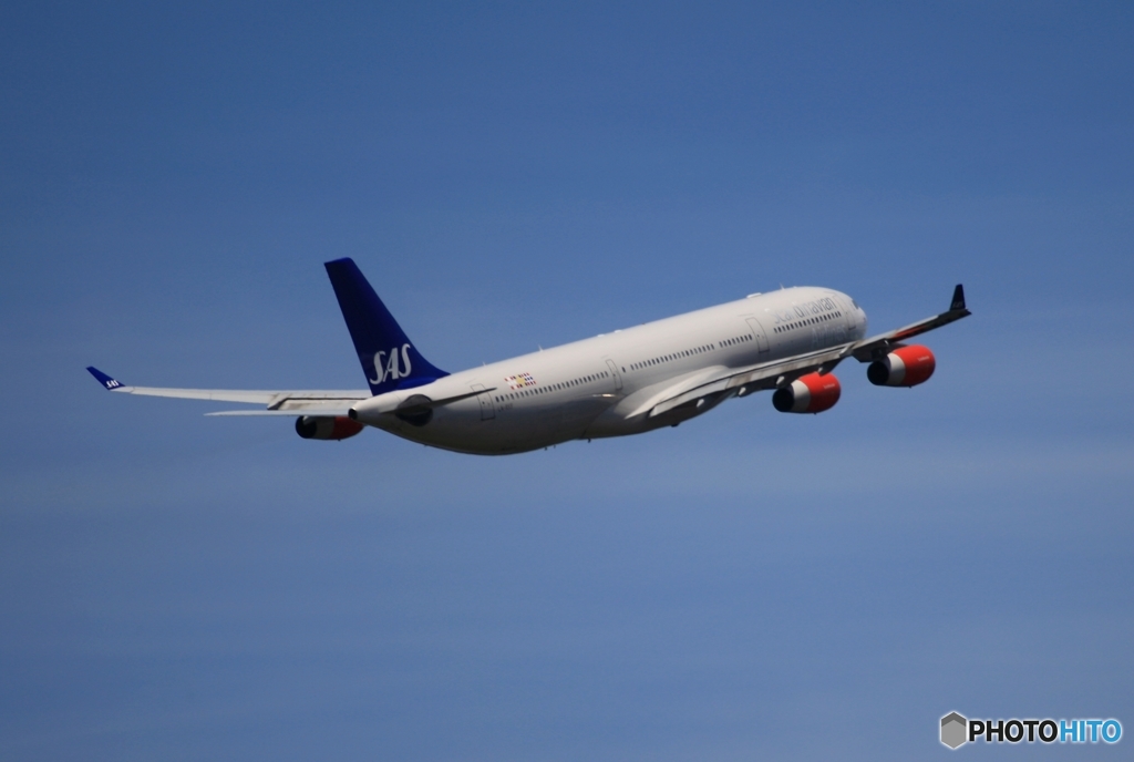 出発　SAS A340-313