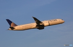 出発　UNITED 787-9 