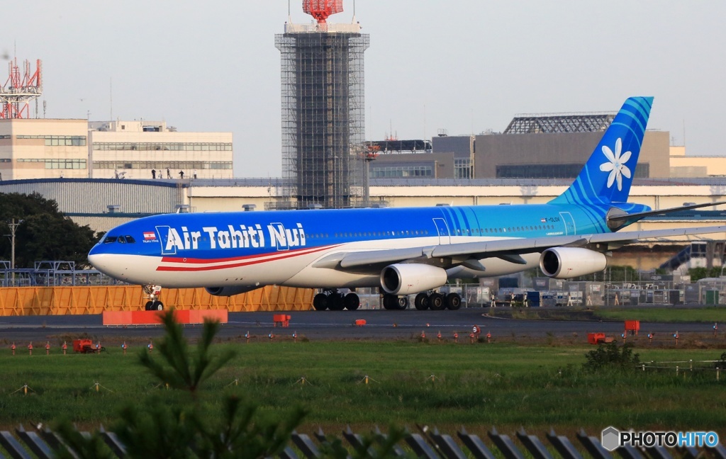 Air Tahiti Nui A340-313 出発