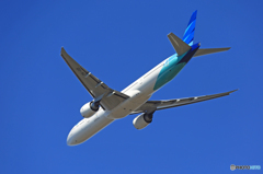 [青い空]　Garuda 777-3U3 PK-GID