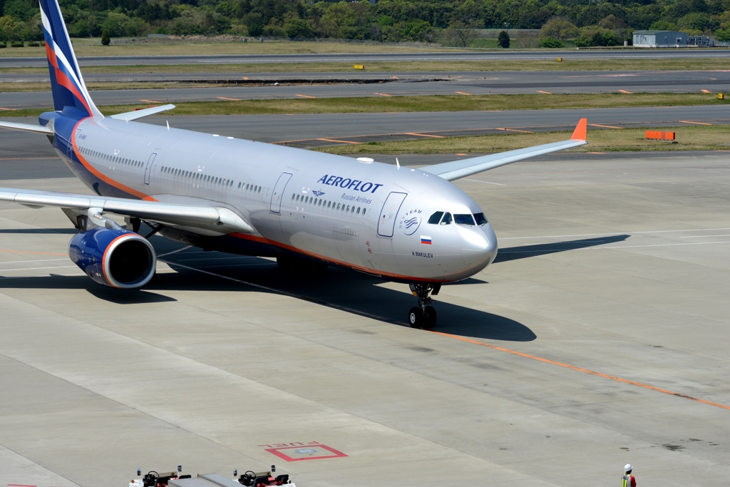 到着（8）Russian Air A330-300　　　