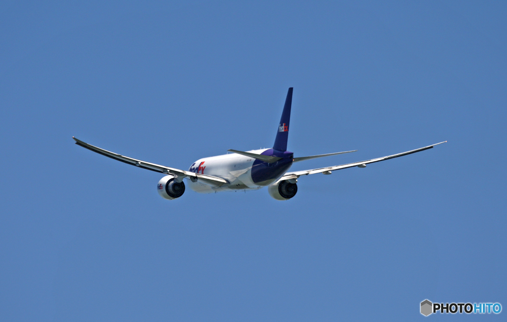飛び立ち FedEx 777-FS2 N892FD
