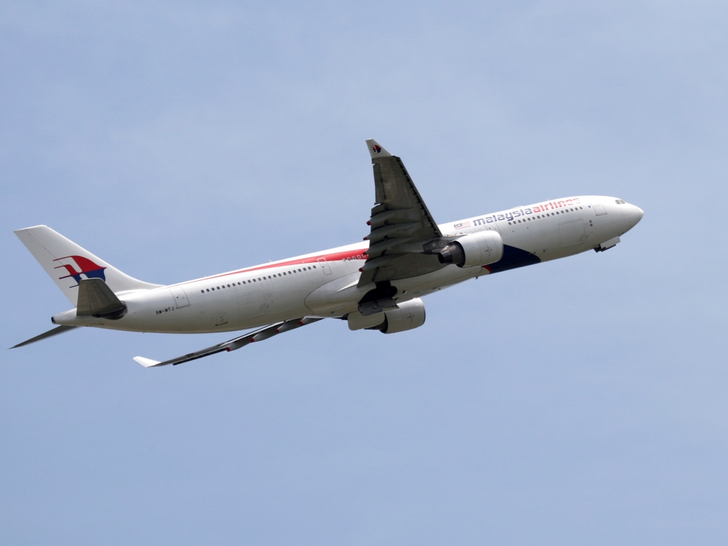 飛び立ち　malaysia A330-223