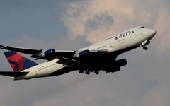 離陸（184）DELTA 747-400 