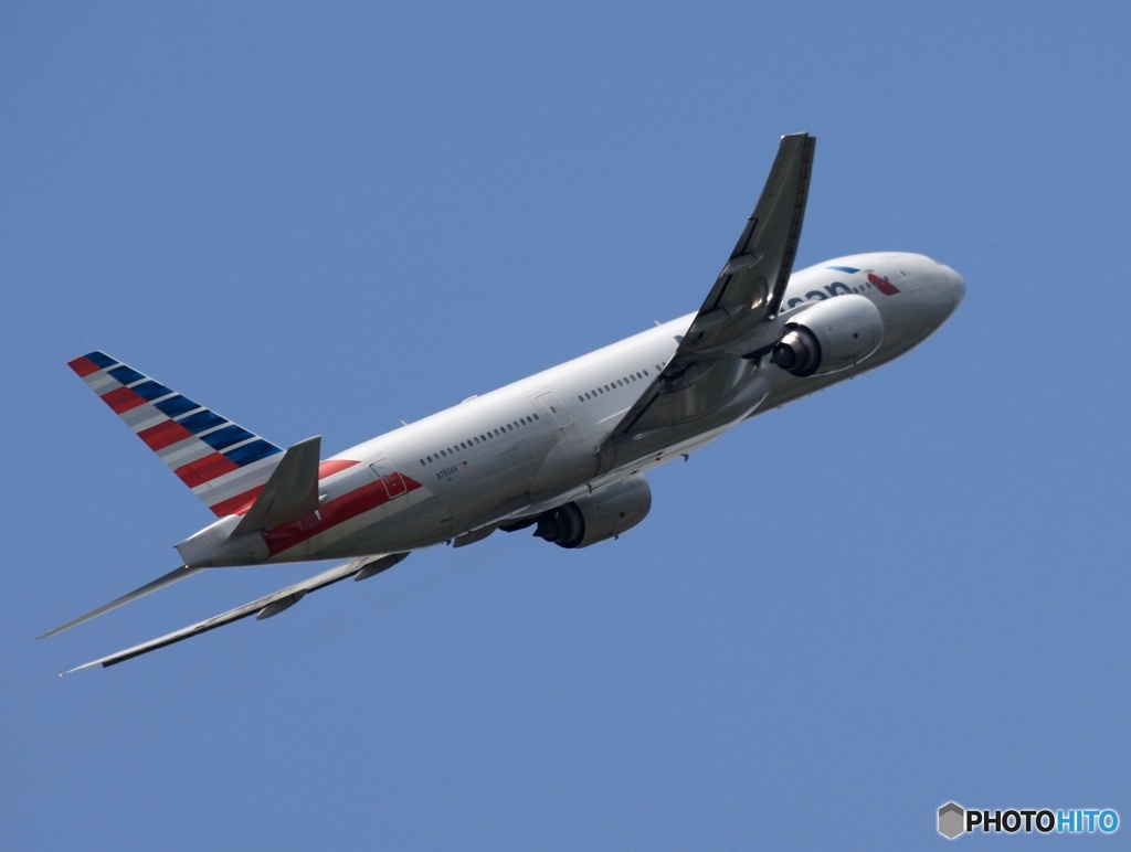 飛行　American 777-223
