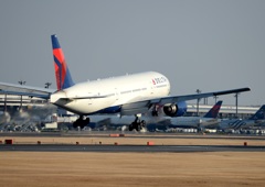 DELTA 777-232 着陸