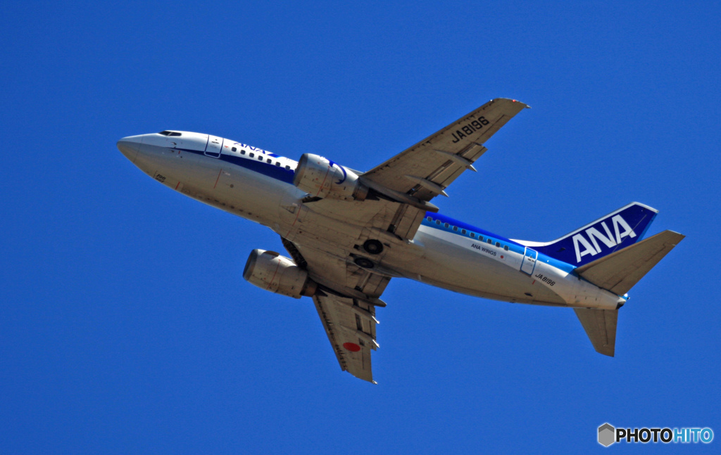 離陸 ANA 737-500 JA8196