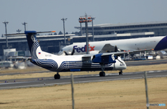 「晴れ」 Aurora DHC-8 RA-67252 飛び立ち