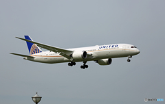 United 787-9 N27965 到着 