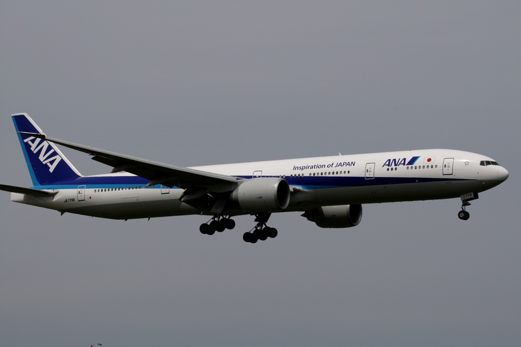 ANA 777-300  着陸　