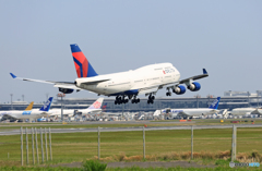 「良い天気」 DELTA 747-400 N668US 着陸