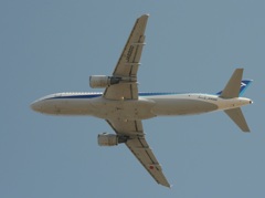 飛び立ち ANA A320-200