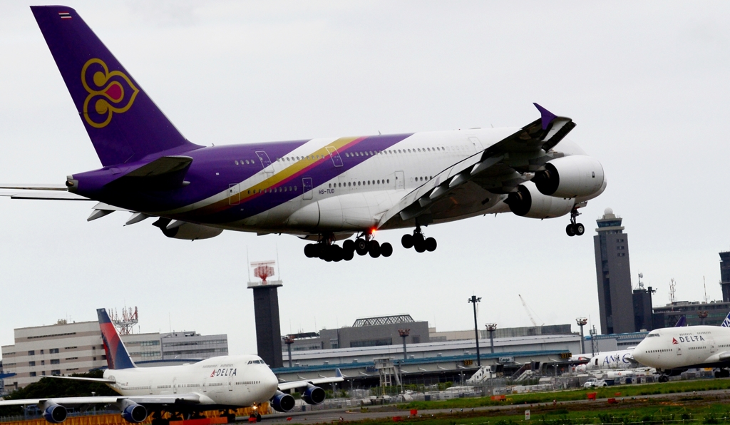 着陸（126） Thai  Airbus A380-841