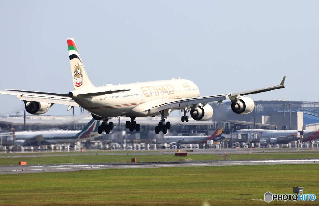 ETIHAD A340-541 A6-EHB 着陸　