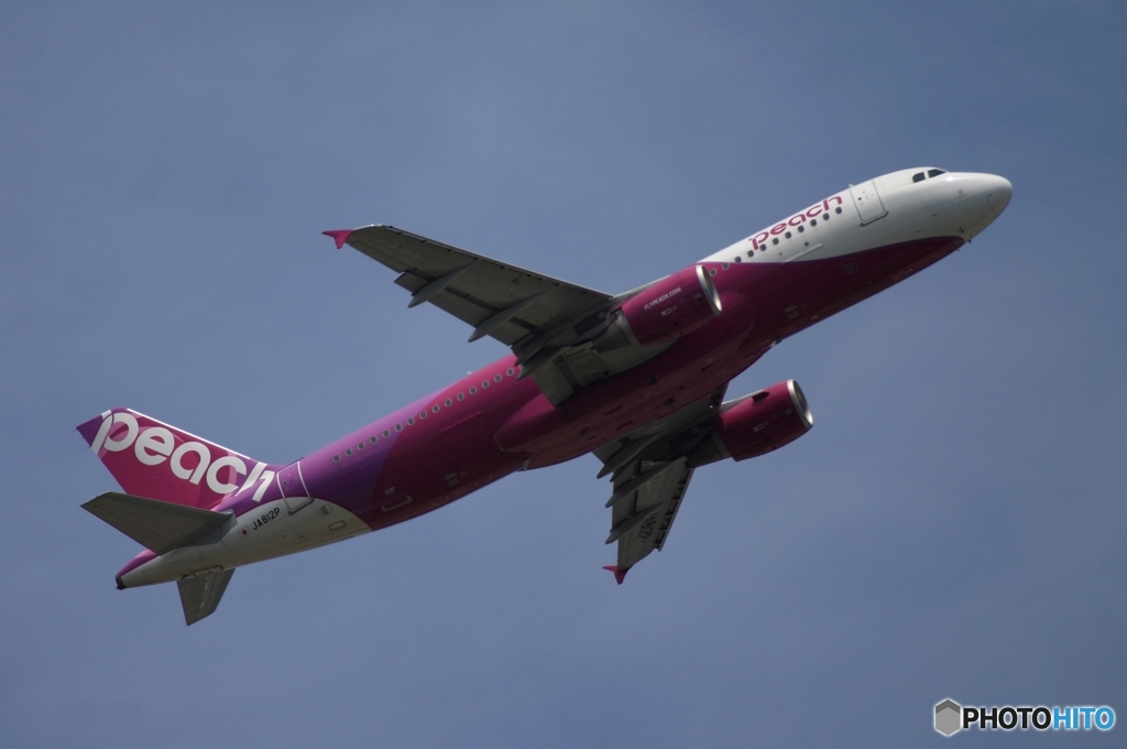 出発　peach A320-200 JA812P