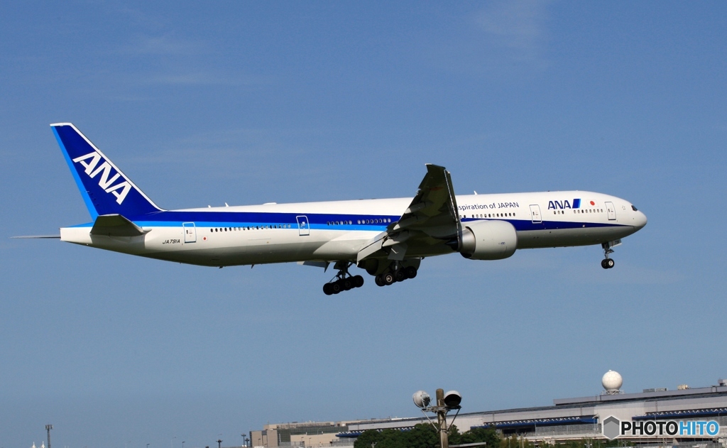 ANA 777-300 到着　