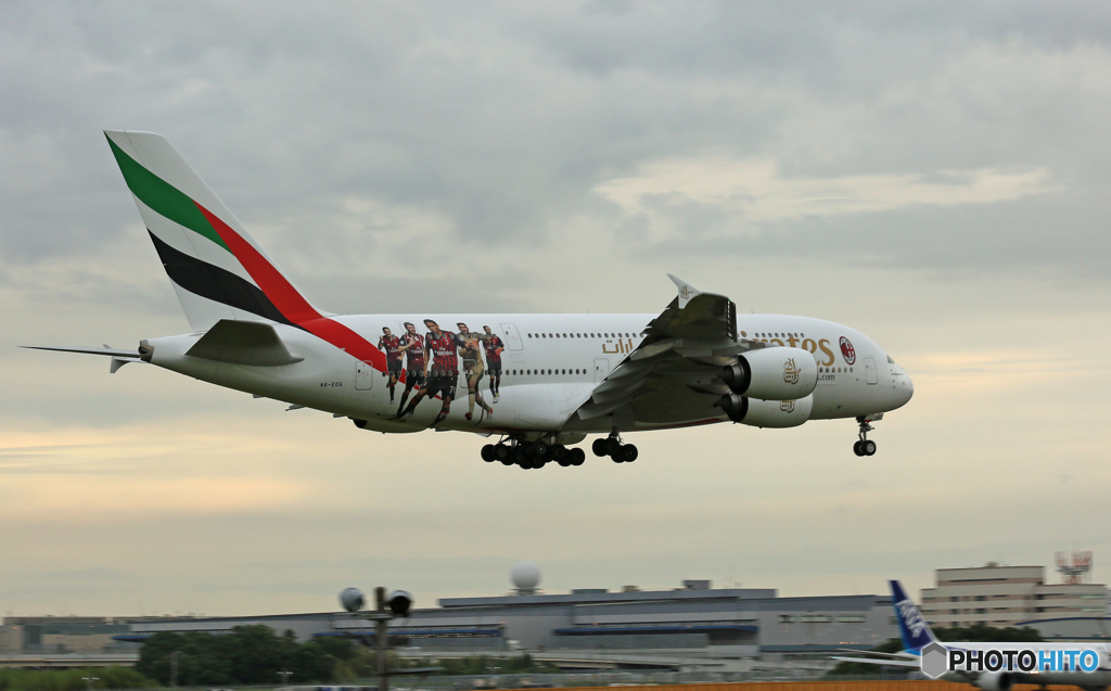 「☁」 エミレーツ特別塗装A380 ACミラン 少し流してみました