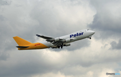 「☁」と Polar 747-47U N498MC
