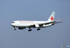 到着　Air Canada 767-375