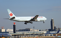 到着  AIR CANADA 767-375 C-FTCA