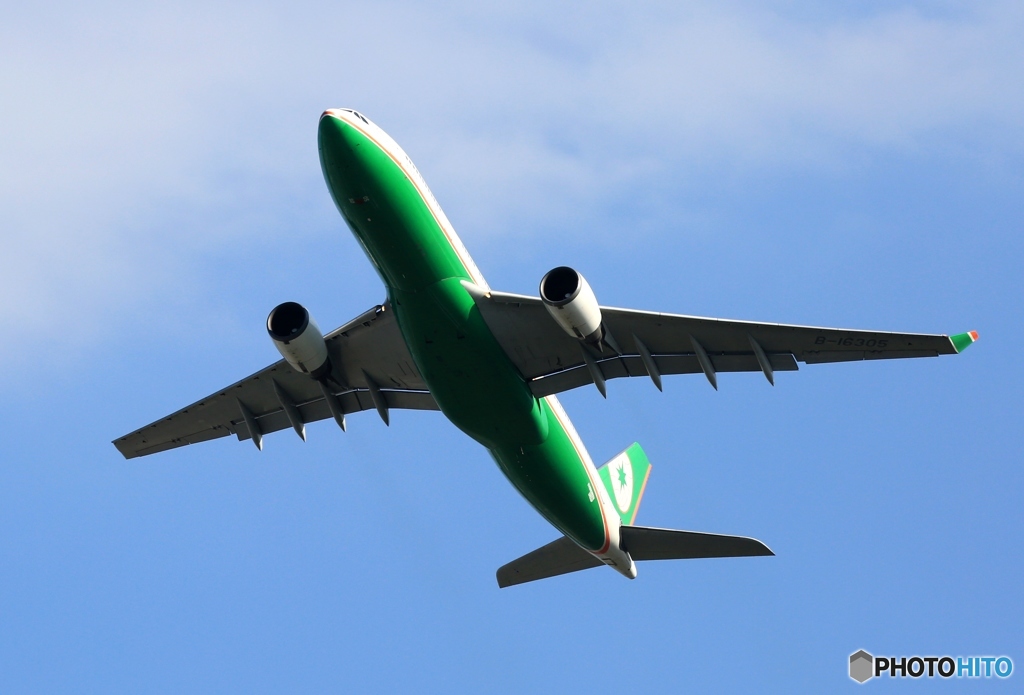 出発　EVA A330-203 B-16305