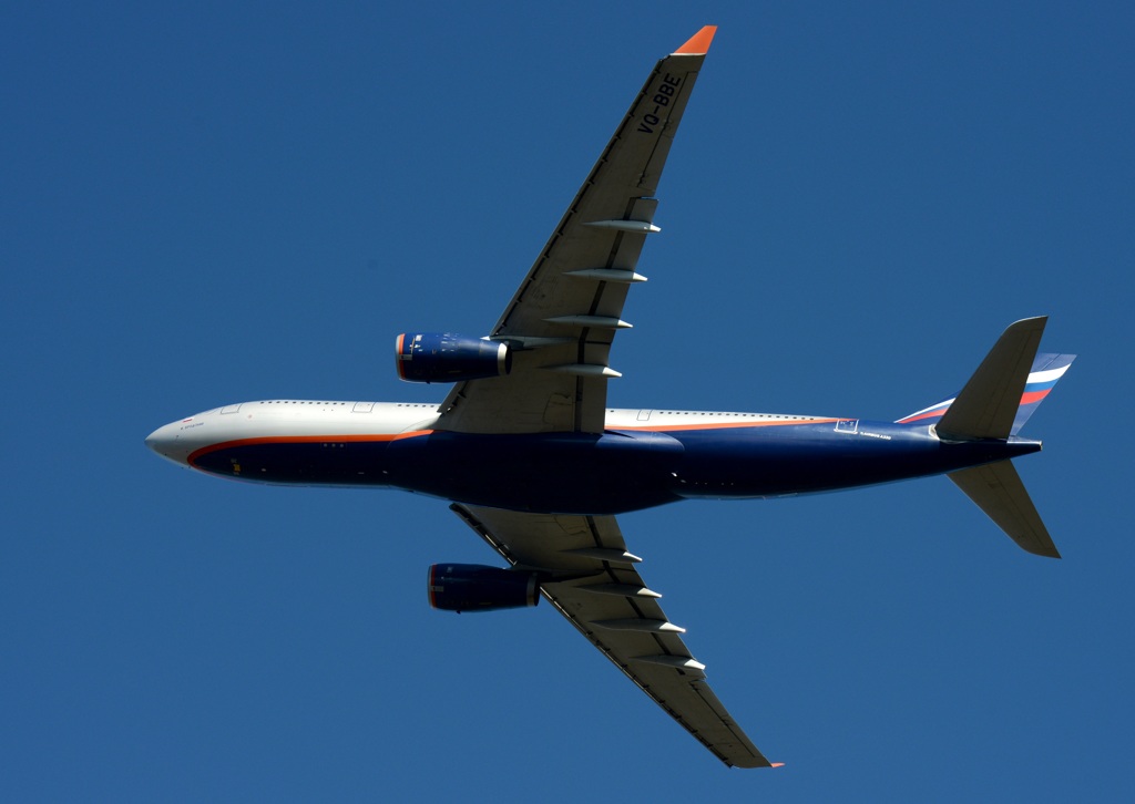 離陸（322）Aerofolt Airbus A330-243 