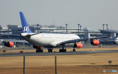 離陸 SAS A340-313 LN-RKG