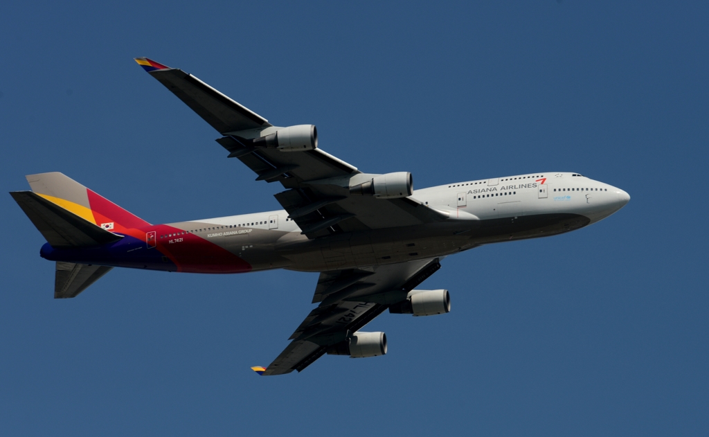 離陸（254）Asiana 747-400 