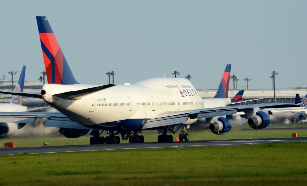 出発（226）Delta 747-400 
