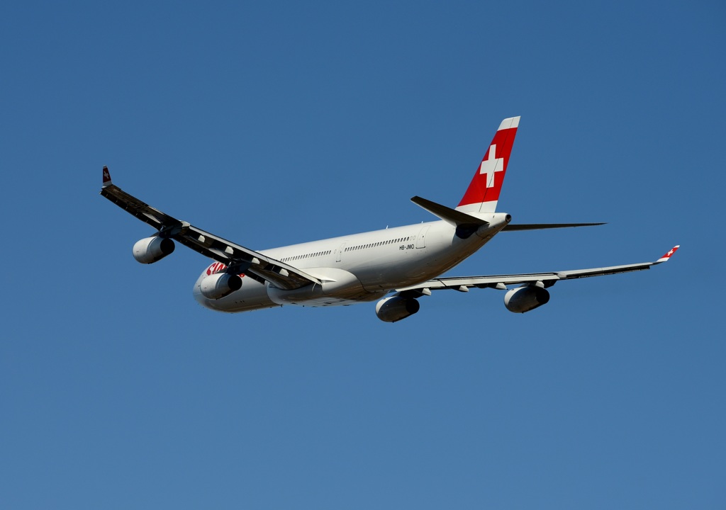 SWISS　A340-313 出発