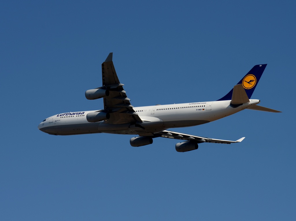 Lufthansa A340-300 離陸