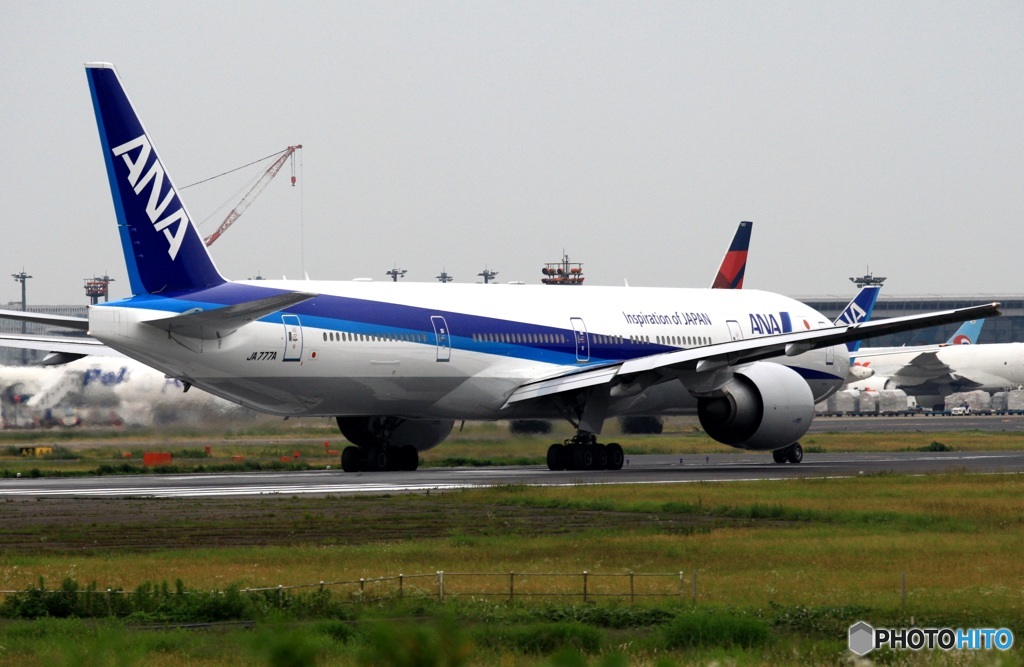 離陸　ANA 777-300