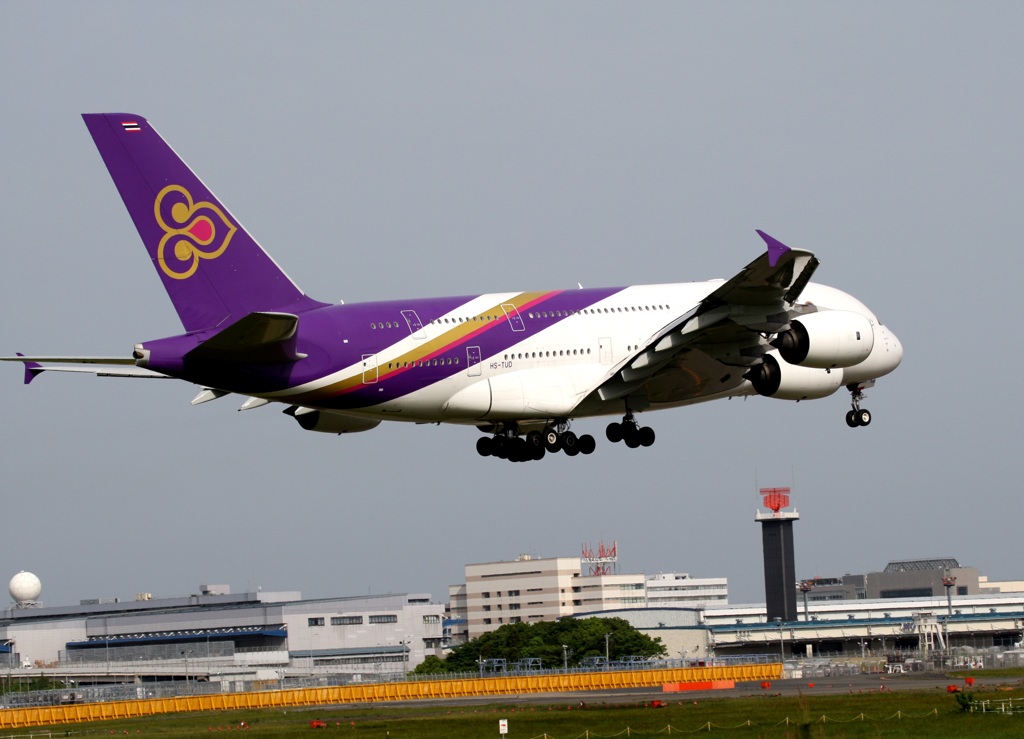 到着　THAI A380-841