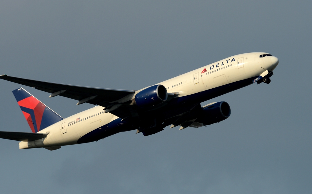 離陸（188）Delta 777-232