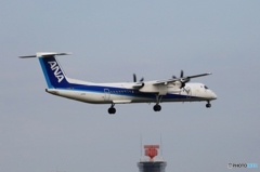 ボンバルディアDHC-8 Q400 JA854A 到着　