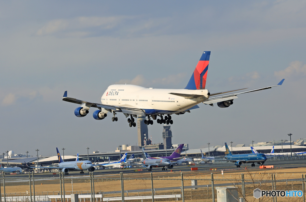 着陸 DELTA 747-400N670US