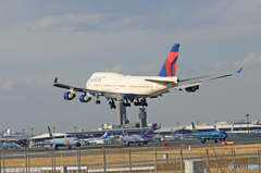 着陸 DELTA 747-400N670US