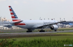 出発　American 777-223