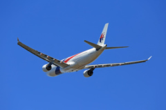 離陸 malaysir A330-323 9M-MTJ