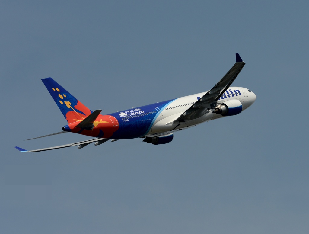 離陸　Air Calin A330-202
