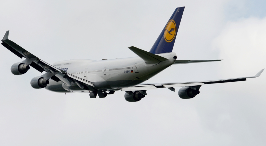 離陸（242）Lufthansa 747-400 