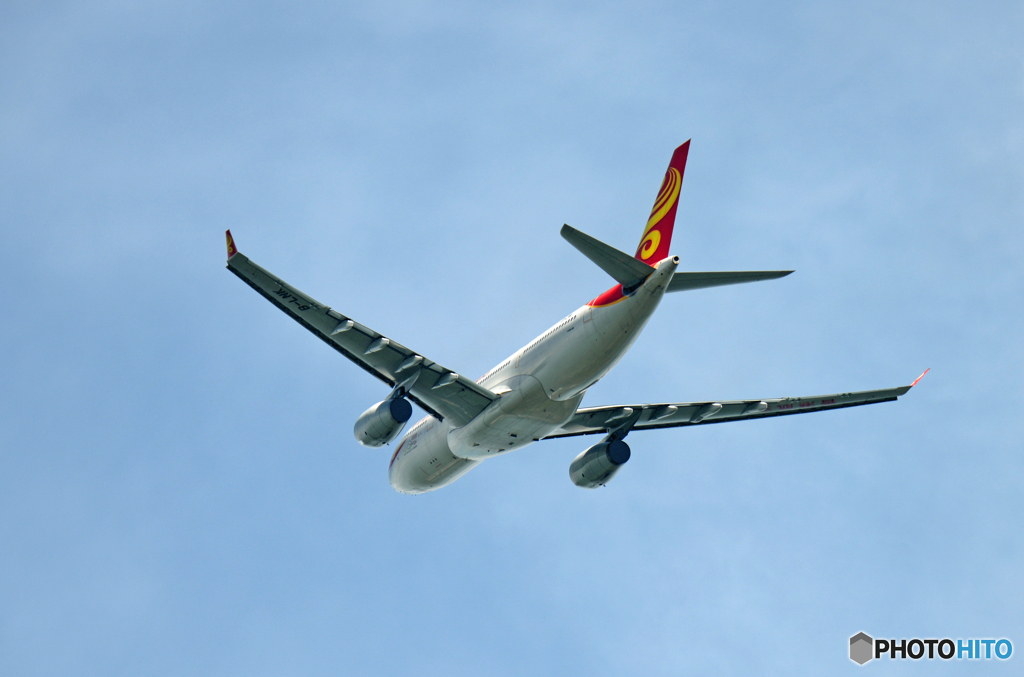 出発 香港航空A330-243　B-LNK