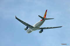 出発 香港航空A330-243　B-LNK