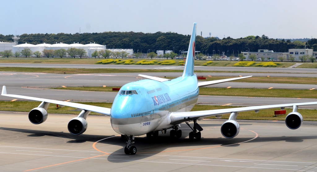 Korean747 後ろに「がんばろう！日本」